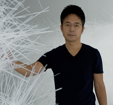 デザイナー　吉岡徳仁（TOKUJIN YOSHIOKA）