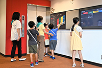 2022年8月21日公募棟エレベータホールにて