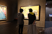 作品鑑賞するとびラーと参加者