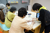 見たこと・感じたことを記録にのこす様子