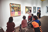 美術館で絵を楽しもう！　ずっとび鑑賞会―展覧会 岡本太郎の様子2 2022年11月28日(月)（撮影：中島佑輔）