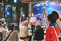 美術館で絵を楽しもう！　ずっとび鑑賞会―展覧会 岡本太郎の様子6 2022年11月28日(月)（撮影：中島佑輔）
