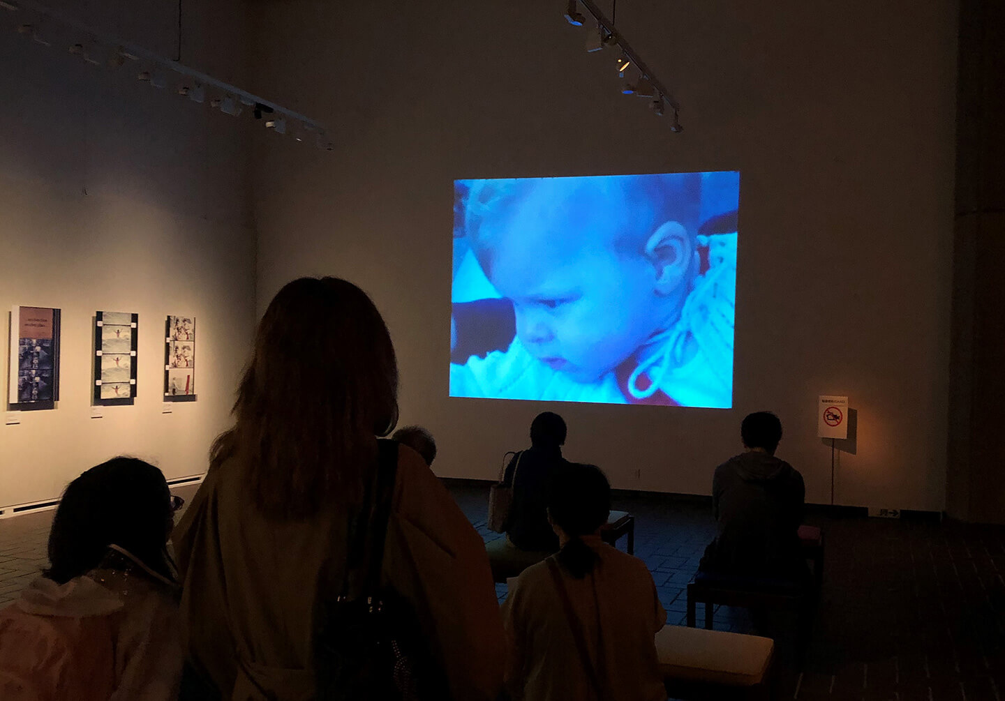 「歩みつつ垣間見た美しい時の数々」展示風景